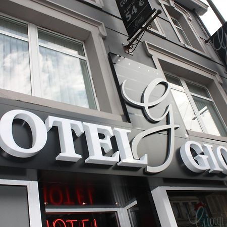 Hotel Giorgi Et Logements Insolites-Jacuzzi Prive Bastogne Exteriör bild