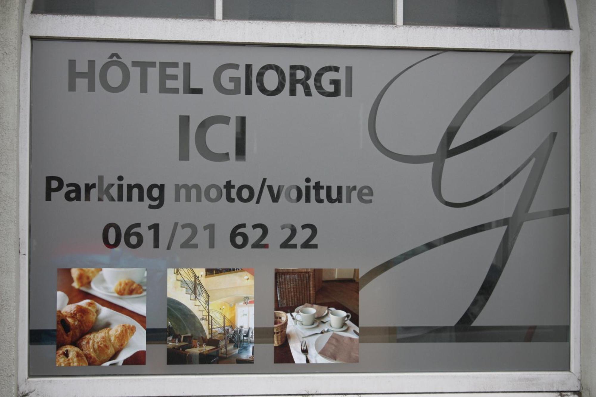 Hotel Giorgi Et Logements Insolites-Jacuzzi Prive Bastogne Exteriör bild