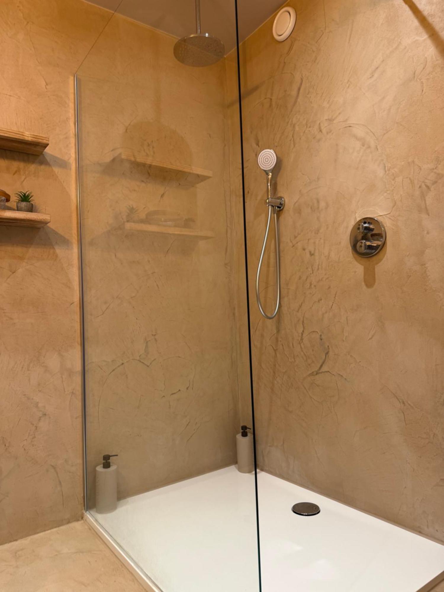 Hotel Giorgi Et Logements Insolites-Jacuzzi Prive Bastogne Exteriör bild