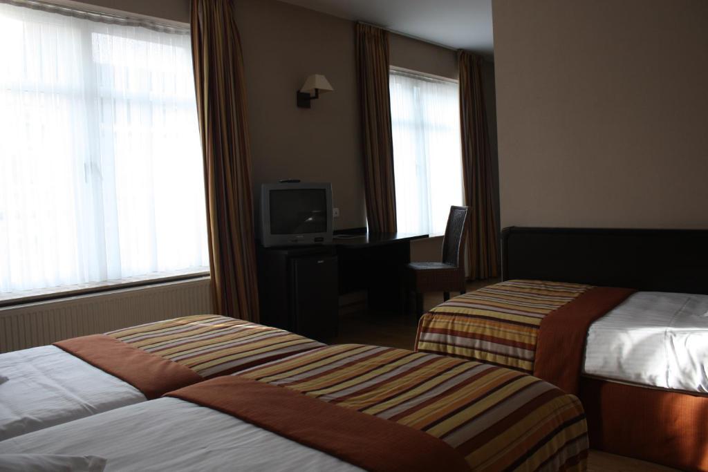 Hotel Giorgi Et Logements Insolites-Jacuzzi Prive Bastogne Rum bild