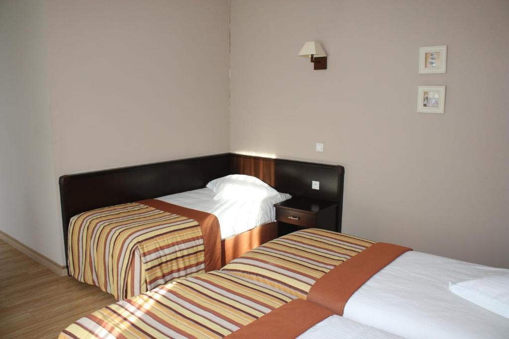 Hotel Giorgi Et Logements Insolites-Jacuzzi Prive Bastogne Rum bild